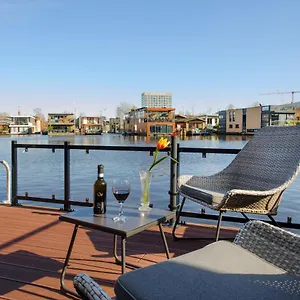 Houseboat Studio With Canalview And Free Bikes Amsterdam