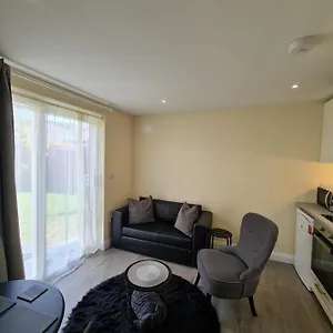 https://cosy-garden-studio-nearairport.dublin-hotelsweb.com